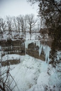 frozen-tew-falls-hamilton-ontario-2018