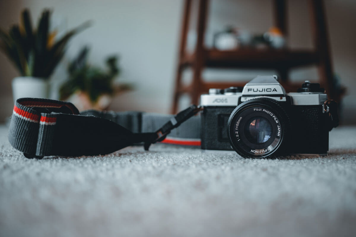 fujica-st801-vintage-film-camera-for-beginners-on-the-carpet